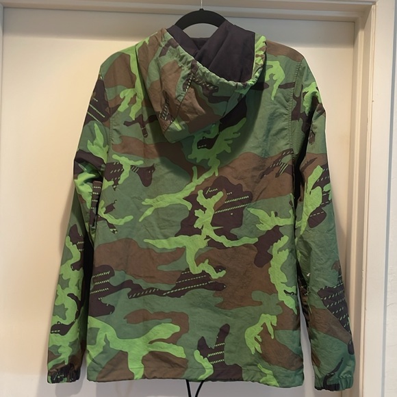 EUC NIKE Oregon Ducks Men's SMALL Lightweight Army Camo Hood Jacket - Picture 2 of 10